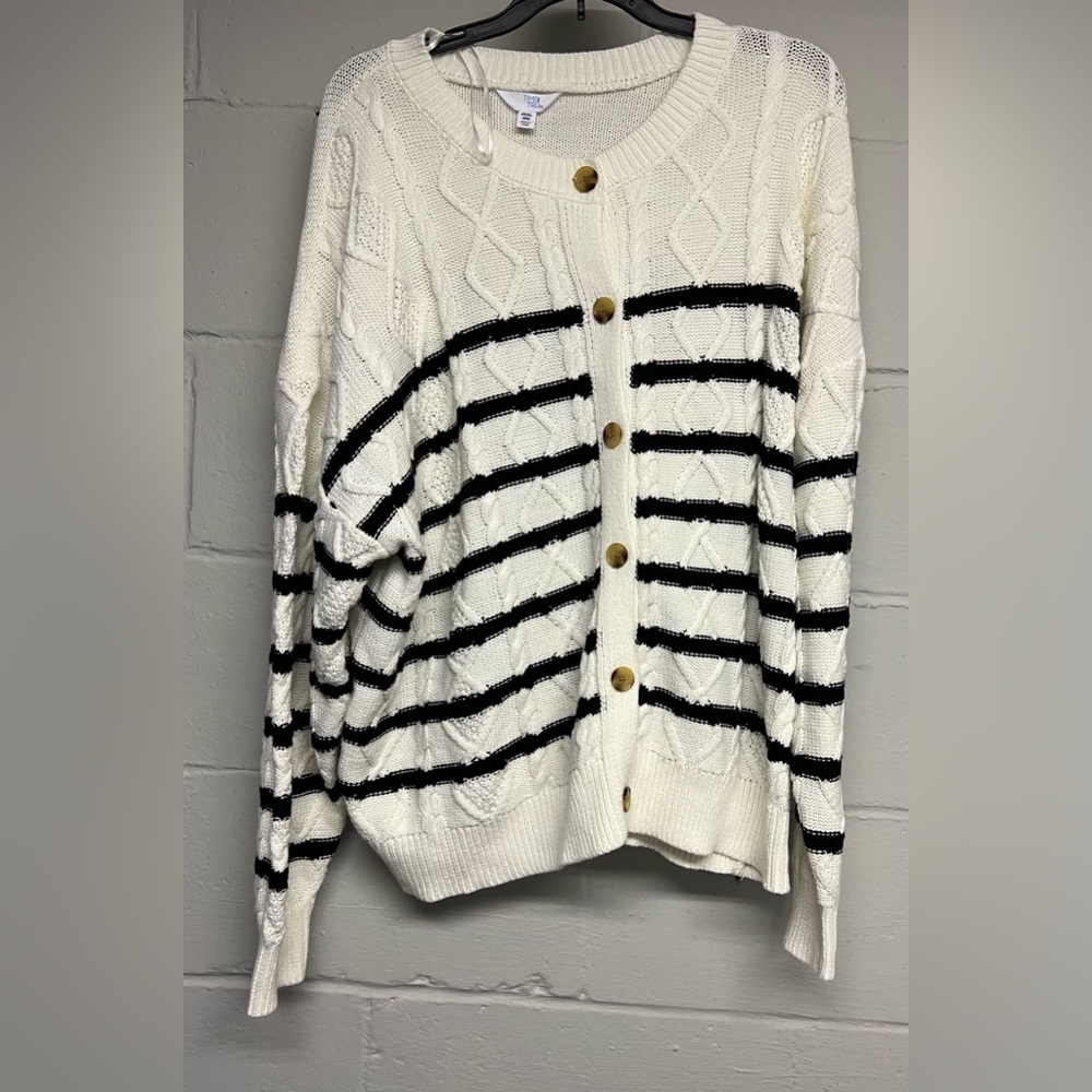 White and Black Striped Cardigan Classic . Size XXXL (22)